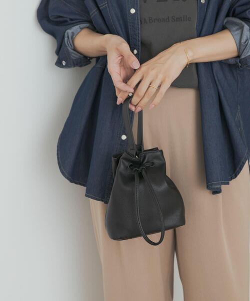 URBAN RESEARCH DOORS(アーバンリサーチドアーズ)の「2WAYシボ巾着ショルダーバッグ(ショルダーバッグ・レディース・ブラック/ブルー・ONE)」の1枚目の写真