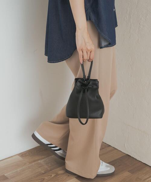 URBAN RESEARCH DOORS(アーバンリサーチドアーズ)の「2WAYシボ巾着ショルダーバッグ(ショルダーバッグ・レディース・ブラック/ブルー・ONE)」の3枚目の写真