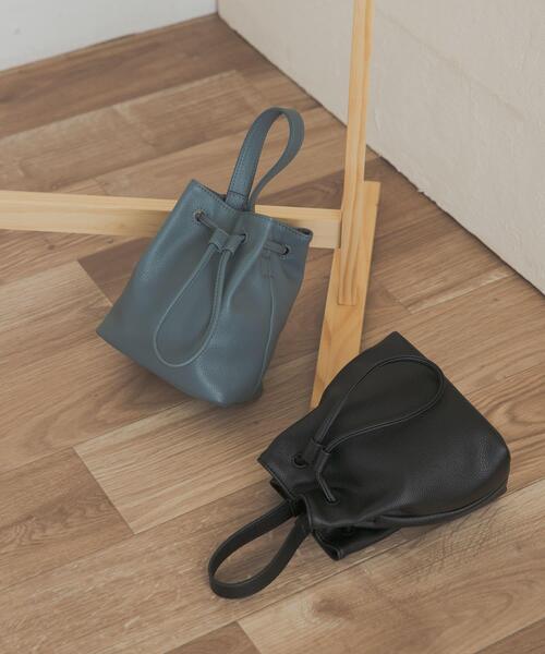 URBAN RESEARCH DOORS(アーバンリサーチドアーズ)の「2WAYシボ巾着ショルダーバッグ(ショルダーバッグ・レディース・ブラック/ブルー・ONE)」の6枚目の写真