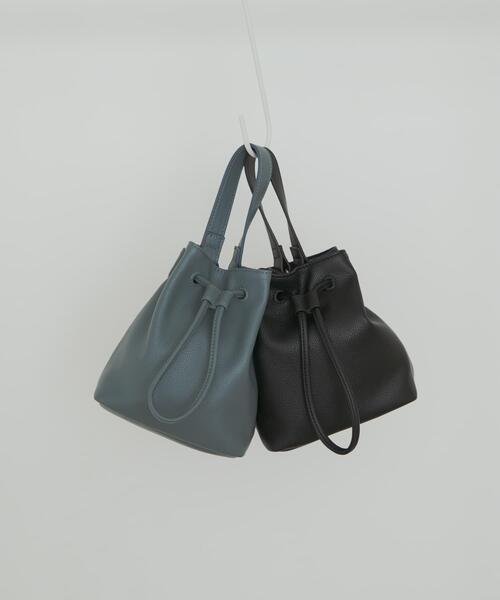 URBAN RESEARCH DOORS(アーバンリサーチドアーズ)の「2WAYシボ巾着ショルダーバッグ(ショルダーバッグ・レディース・ブラック/ブルー・ONE)」の7枚目の写真