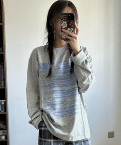 shyam inspiration(シャムインスピレーション)の「人気につき再登場!/レタープリント カジュアル長袖Tシャツ / ロンT(Tシャツ/カットソー・レディース・グレー・L/M)」の2枚目の写真