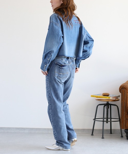 cepo(セポ)の「〈セットアップ対応〉ロゴ刺繍ショートデニムシャツ(シャツ/ブラウス・レディース・ブルー系2/ブルー系3・M)」の4枚目の写真
