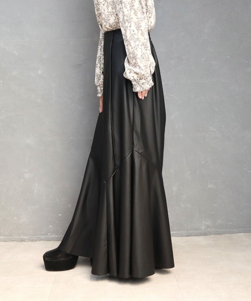 CECIL McBEE(セシルマクビー)の「合皮マーメイドスカート(スカート・レディース・ブラック・MEDIUM/LARGE)」の4枚目の写真
