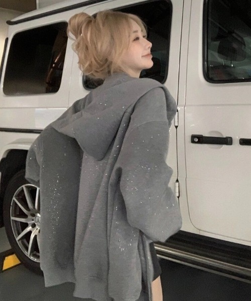 LADY LIKE(レディライク)の「キラキラ加工オーバーサイズパーカー(パーカー・レディース・ダークグレー・M/S)」の10枚目の写真