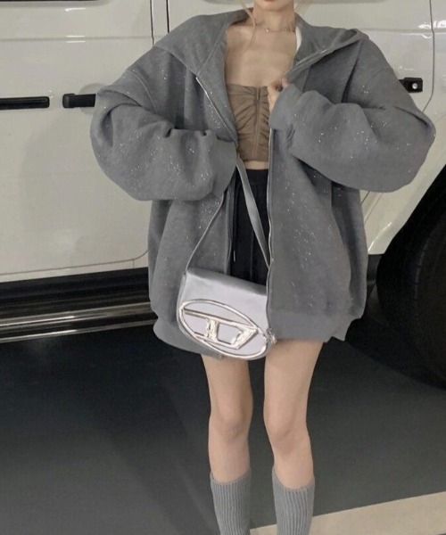 LADY LIKE(レディライク)の「キラキラ加工オーバーサイズパーカー(パーカー・レディース・ダークグレー・M/S)」の13枚目の写真