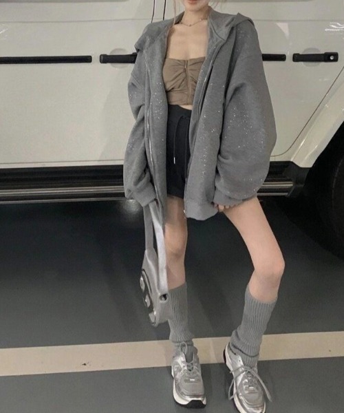 LADY LIKE(レディライク)の「キラキラ加工オーバーサイズパーカー(パーカー・レディース・ダークグレー・M/S)」の17枚目の写真