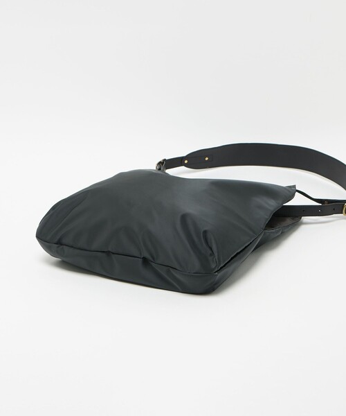 未使用品 texnh TRIANGLE SHOULDER レザーショルダーバッグ TRIANGLE SHOULDER L