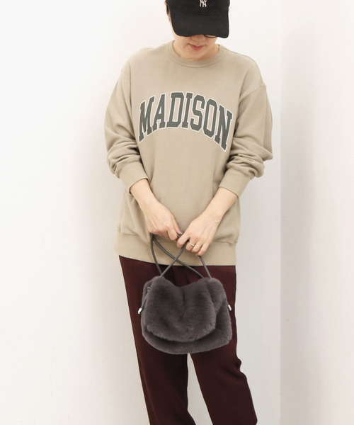 cache cache(カシュ カシュ)の「カシュカシュ cachecache / エコファーシンプルフラップショルダー(ショルダーバッグ・レディース・アイボリー/グレー/ベージュ系その他/ネイビー・FREE)」の1枚目の写真