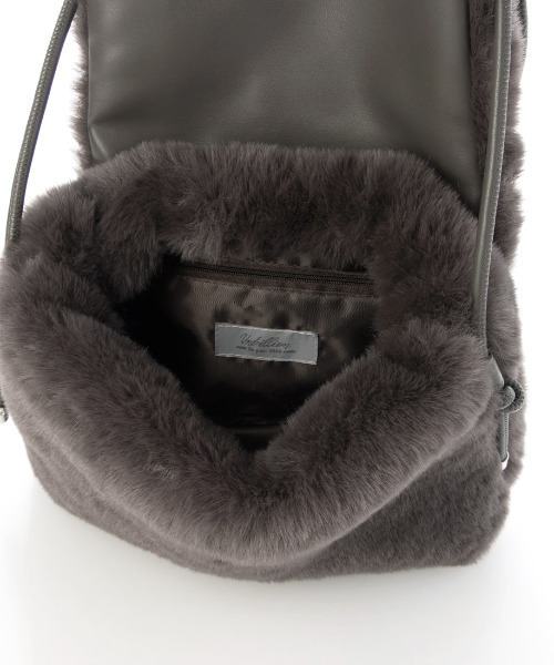 cache cache(カシュ カシュ)の「カシュカシュ cachecache / エコファーシンプルフラップショルダー(ショルダーバッグ・レディース・アイボリー/グレー/ベージュ系その他/ネイビー・FREE)」の19枚目の写真