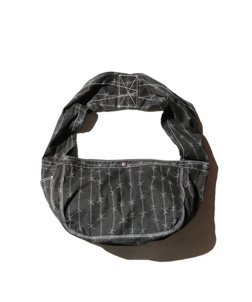 made in standard (メイドインスタンダード)の「【MADE IN STANDARD】PRINTED NEWSPAPER BAG/ショルダーバック/ユニセックス【WEB限定】(ショルダーバッグ・メンズ・カーキ/ブラック/グレー/ブラウン・フリー)」の20枚目の写真