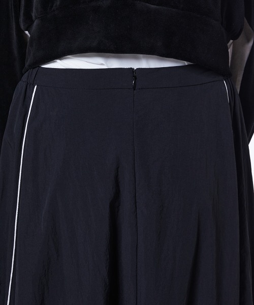 ESSENTIAL（エッセンシャル）の「ナイロンタフタフレアスカート（スカート・レディース・カーキ/ブラック・38/36）」の9枚目の写真