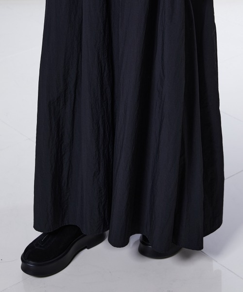 ESSENTIAL（エッセンシャル）の「ナイロンタフタフレアスカート（スカート・レディース・カーキ/ブラック・38/36）」の11枚目の写真