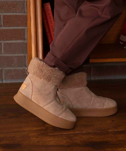 Minnetonka(ミネトンカ)の「MINNETONKA ミネトンカ / 25M04 厚底フロントジップボアブーツ(ブーツ・レディース・ブラック/アッシュグレー/ブラウン・6/7/8/9)」の2枚目の写真