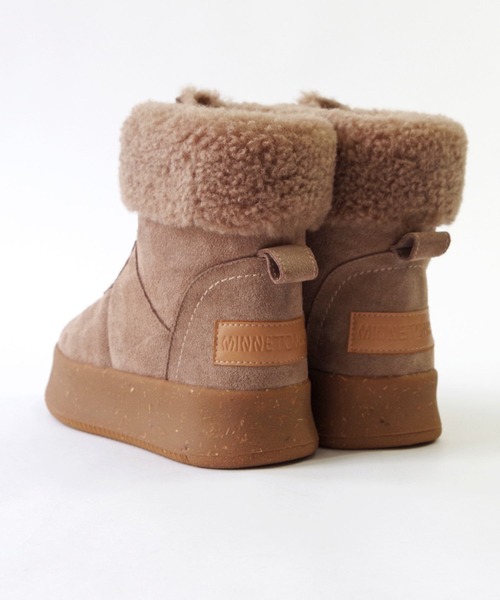Minnetonka(ミネトンカ)の「MINNETONKA ミネトンカ / 25M04 厚底フロントジップボアブーツ(ブーツ・レディース・ブラック/アッシュグレー/ブラウン・6/7/8/9)」の5枚目の写真