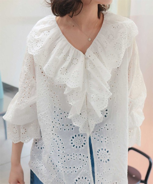 titivate(ティティベイト)の「フリルカラーレースブラウス(シャツ/ブラウス・レディース・オフホワイト/ブラック・L/M)」の4枚目の写真