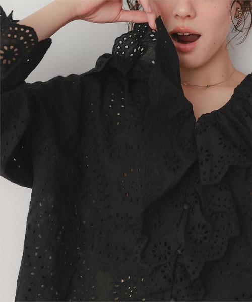 titivate(ティティベイト)の「フリルカラーレースブラウス(シャツ/ブラウス・レディース・オフホワイト/ブラック・L/M)」の21枚目の写真