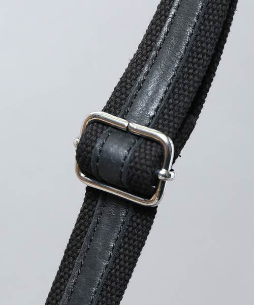 STUDIOUS(ステュディオス)の「シャイニーレザーミニショルダーバッグ(ショルダーバッグ・メンズ・ブラック/ブラウン・FREE)」の10枚目の写真