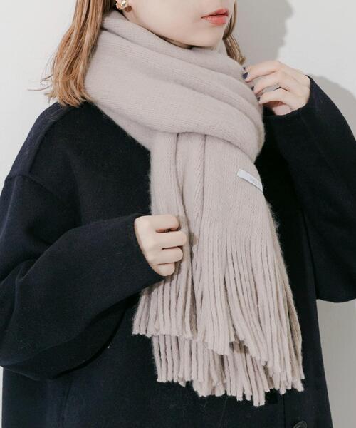 SMELLY(スメリー)の「ソフトボリュームマフラー(マフラー・レディース・グレー/チャコールグレー/ライトブルー/ホワイト/ベージュ・-)」の5枚目の写真