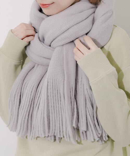 SMELLY(スメリー)の「ソフトボリュームマフラー(マフラー・レディース・グレー/チャコールグレー/ライトブルー/ホワイト/ベージュ・-)」の4枚目の写真