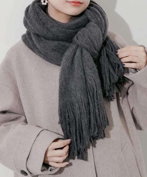 SMELLY(スメリー)の「ソフトボリュームマフラー(マフラー・レディース・グレー/チャコールグレー/ライトブルー/ホワイト/ベージュ・-)」の3枚目の写真