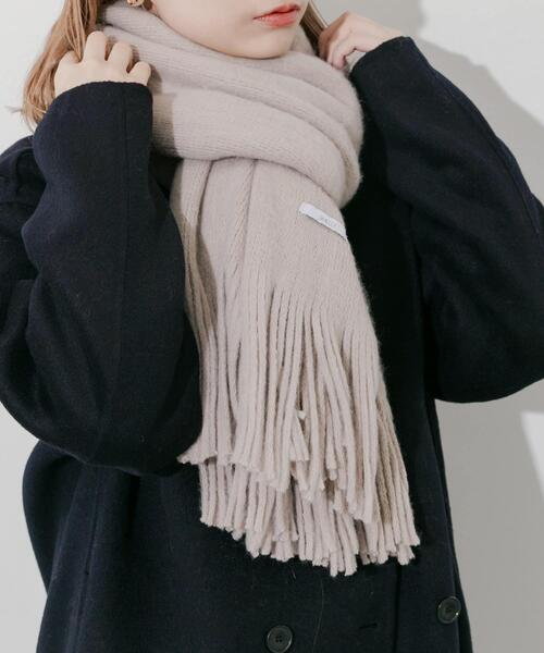 SMELLY(スメリー)の「ソフトボリュームマフラー(マフラー・レディース・グレー/チャコールグレー/ライトブルー/ホワイト/ベージュ・-)」の14枚目の写真