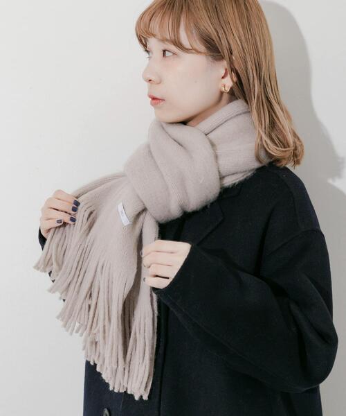 SMELLY(スメリー)の「ソフトボリュームマフラー(マフラー・レディース・グレー/チャコールグレー/ライトブルー/ホワイト/ベージュ・-)」の16枚目の写真