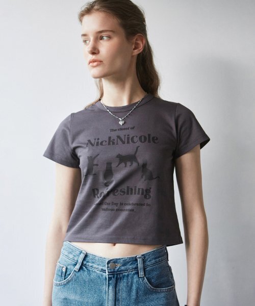 NICK&NICOLE（ニックアンドニコール）の「NNC CAT REFRESHING CROP TEE_CHARCOAL（Tシャツ/カットソー・レディース・その他・FREE）」の2枚目の写真