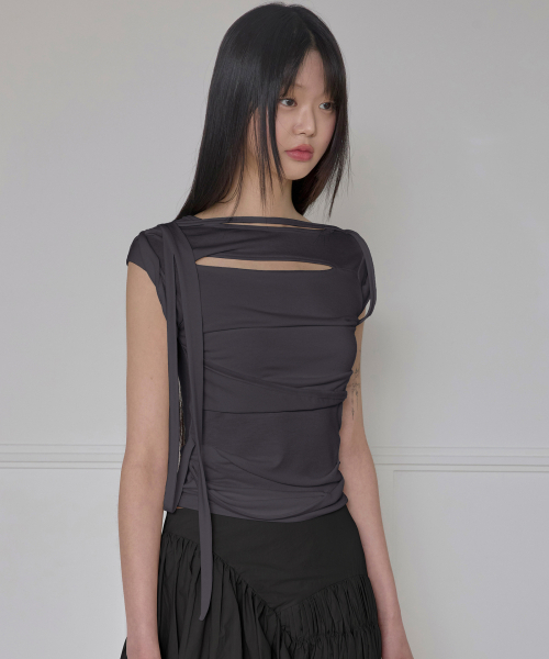 FLAREUP（フレアアップ）の「Asymmetrical Draped Strap Roll-Up T-Shirt (FL-170_Charcoal)（Tシャツ/カットソー・レディース・チャコール・OS）」の2枚目の写真