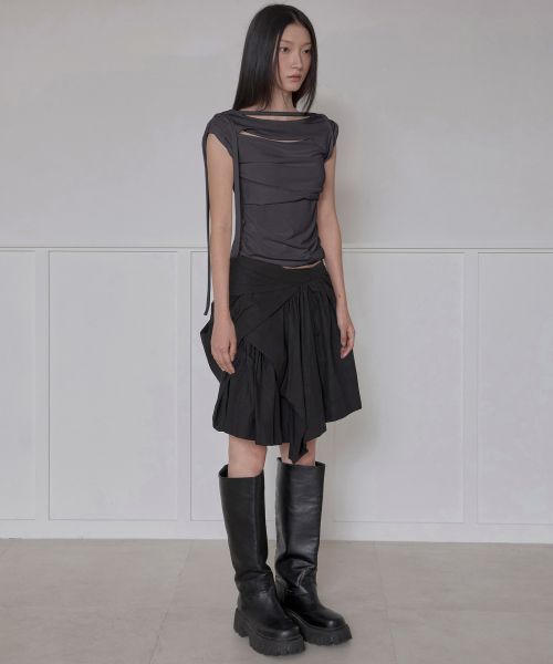 FLAREUP（フレアアップ）の「Asymmetrical Draped Strap Roll-Up T-Shirt (FL-170_Charcoal)（Tシャツ/カットソー・レディース・チャコール・OS）」の5枚目の写真
