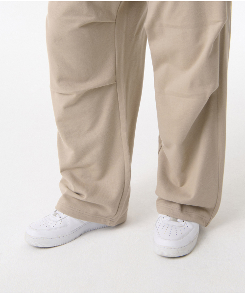 MUSINSA STANDARD（ムシンサスタンダード）の「パラシュートスウェットパンツ [グレイッシュベージュ]（スウェットパンツ・メンズ・その他・SMALL/MEDIUM/LARGE/X-LARGE/XX-LARGE）」の8枚目の写真
