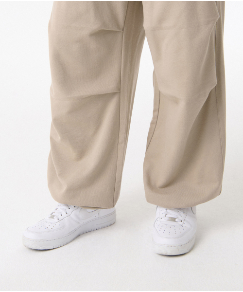 MUSINSA STANDARD（ムシンサスタンダード）の「パラシュートスウェットパンツ [グレイッシュベージュ]（スウェットパンツ・メンズ・その他・SMALL/MEDIUM/LARGE/X-LARGE/XX-LARGE）」の9枚目の写真