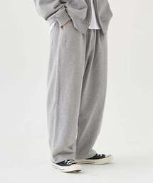 TOFFEE（トフィー）の「PLEATED BALLOON FIT WIDE SWEATPANTS (MELANGE GRAY)（スウェットパンツ・メンズ）」