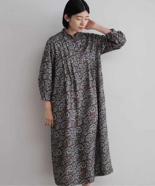 NOMBRE IMPAIR（ノンブルアンペール）の「ペイズリーPT　スタンドネックワンピース（ワンピース・レディース・ネイビー/ブラウン・FREE）」の2枚目の写真