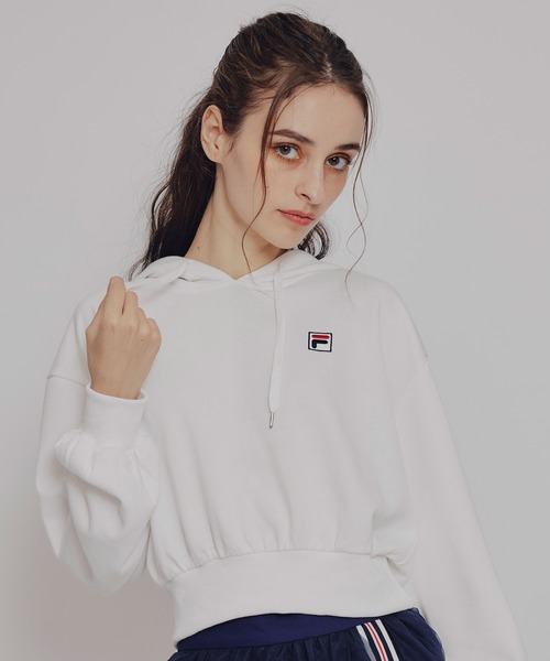 REDYAZEL（レディアゼル）の「［FILA×REDYAZEL］サガラロゴコンパクトフーディ（パーカー・レディース・ライトグレー/ネイビー/オフホワイト・FREE）」の2枚目の写真