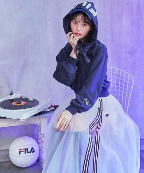 REDYAZEL（レディアゼル）の「［FILA×REDYAZEL］サガラロゴコンパクトフーディ（パーカー・レディース・ライトグレー/ネイビー/オフホワイト・FREE）」の4枚目の写真