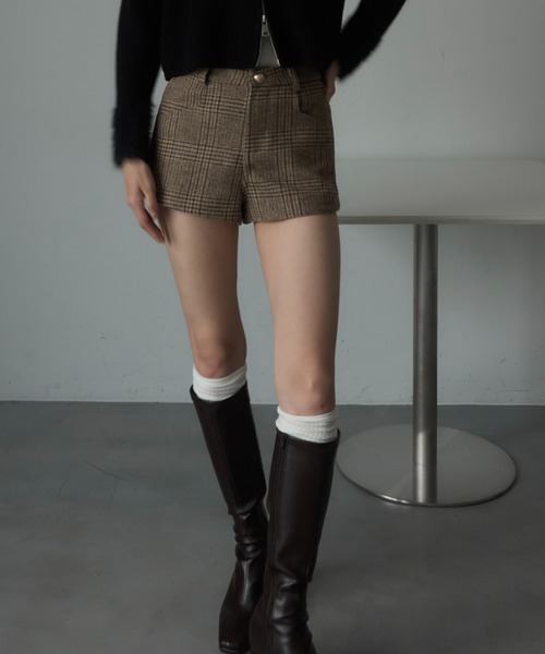 Nadana(ナダナ)の「チェック柄ショートパンツ(その他パンツ・レディース・グレー/ブラウン・MEDIUM/SMALL)」の8枚目の写真