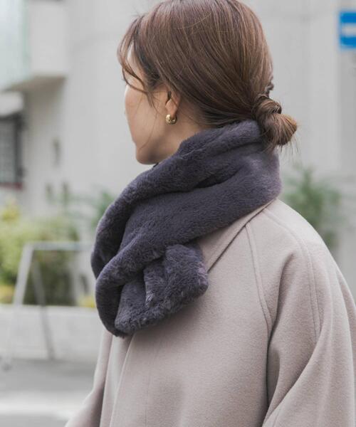 URBAN RESEARCH DOORS(アーバンリサーチドアーズ)の「エコファーティペット(マフラー・レディース・グレー系その他/チャコールグレー/ホワイト系その他・ONE)」の11枚目の写真