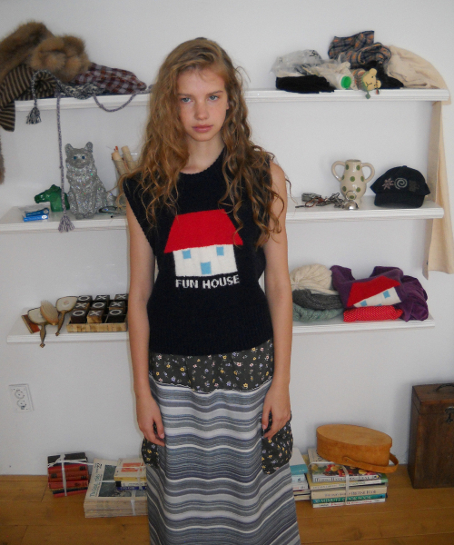 FUN FROM FUN(ファンフロムファン)の「Fun House Knit Vest, Navy(ベスト・レディース・その他・OS)」の6枚目の写真