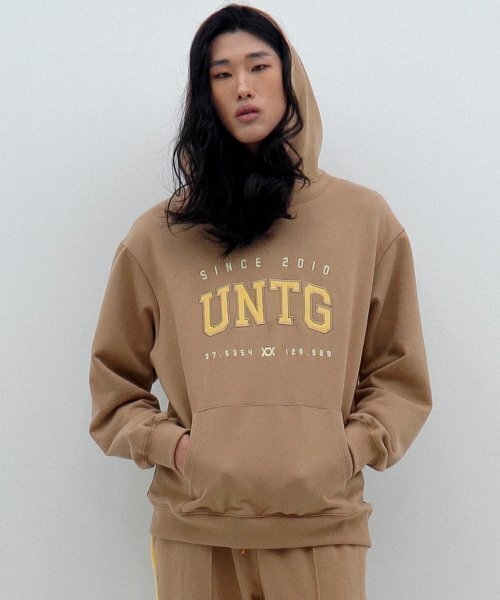 UNTAGE（アンテージ）の「ロゴ刺繍フードスウェットシャツ[ブラウン(ユニセックス)]_UTT-FH02（パーカー・レディース・その他・FREE）」の3枚目の写真
