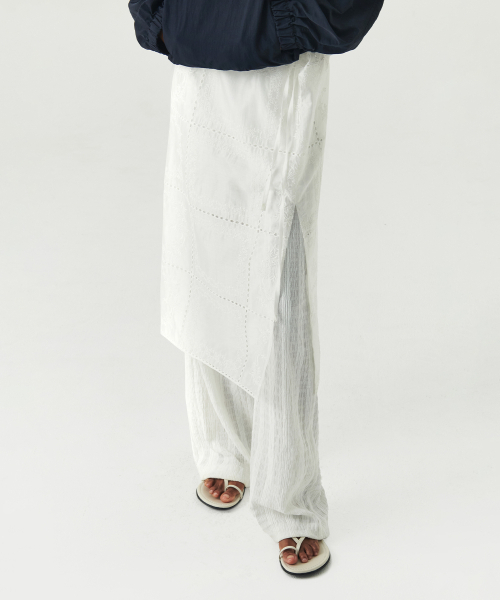 LEVAR（レバー）の「Layered Slim Boots Cut Pants - White（スウェットパンツ・レディース・その他・LONG/SHORT）」の4枚目の写真