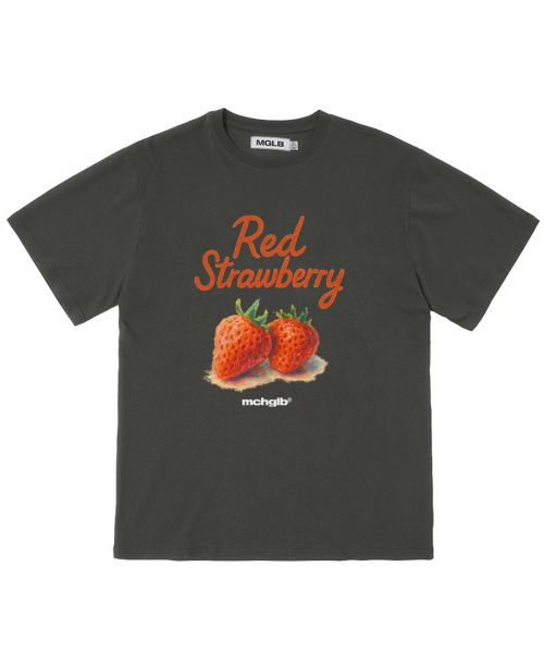 MATCHGLOBE(マッチグローブ)の「レッドストロベリーオーバーサイズTシャツ(ダークグレー)(Tシャツ/カットソー・レディース・その他・FREE)」の3枚目の写真