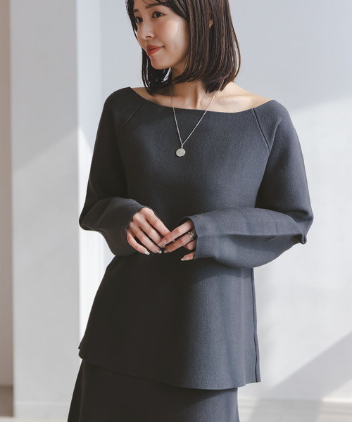 Noble(ノーブル)の「《セットアップ対応》ボートネックスムースニット(ニット/セーター・レディース・ホワイト/チャコールグレー・FREE)」の1枚目の写真