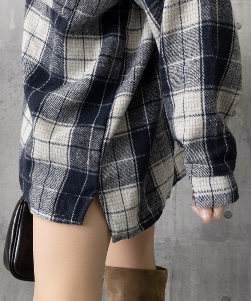 Miniministore（ミニミニストア）の「チェックフードシャツ レイヤード風シャツ（シャツ/ブラウス・レディース・ブラウン/ネイビー・FREE）」の3枚目の写真