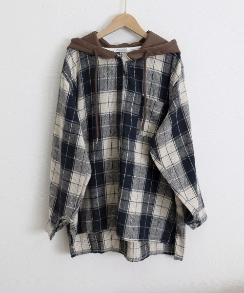 Miniministore（ミニミニストア）の「チェックフードシャツ レイヤード風シャツ（シャツ/ブラウス・レディース・ブラウン/ネイビー・FREE）」の5枚目の写真