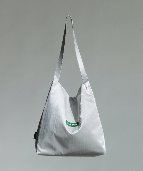 GREEN STUFF（グリーンスタッフ）の「思わずパク・シハン・ショッパーバッグ53メタリックナイロン - Silver（ショルダーバッグ・レディース・その他・FREE）」の2枚目の写真