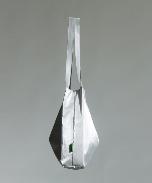 GREEN STUFF（グリーンスタッフ）の「思わずパク・シハン・ショッパーバッグ53メタリックナイロン - Silver（ショルダーバッグ・レディース・その他・FREE）」の3枚目の写真
