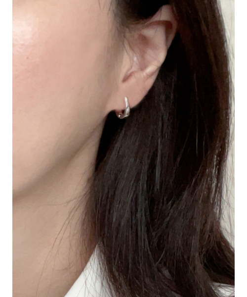 ELYONA（エリオーナー）の「ELA 01 Earrings One-touch slick earrings（ピアス（両耳用）・レディース・その他・FREE）」の4枚目の写真