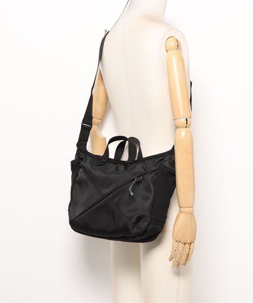 Samsonite Red（サムソナイトレッド）の「【SAMSONITE RED/サムソナイトレッド】 SAC'S BAR別注 バイアスジャック4D 2WAY SHOULDERBAG S（ショルダーバッグ・メンズ・ブラック・FREE）」の2枚目の写真