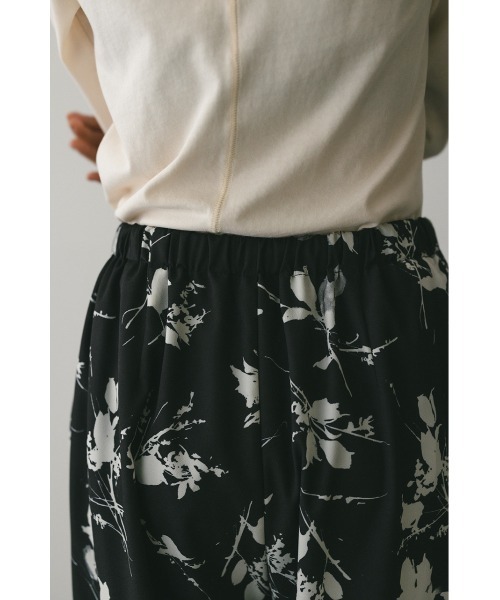 STYLEMIXER（スタイルミキサー）の「フラワープリントリラックスパンツ（その他パンツ・レディース・ホワイト/ブラック・SMALL/MEDIUM）」の18枚目の写真