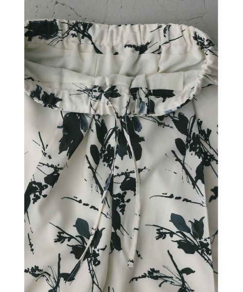 STYLEMIXER（スタイルミキサー）の「フラワープリントリラックスパンツ（その他パンツ・レディース・ホワイト/ブラック・SMALL/MEDIUM）」の11枚目の写真